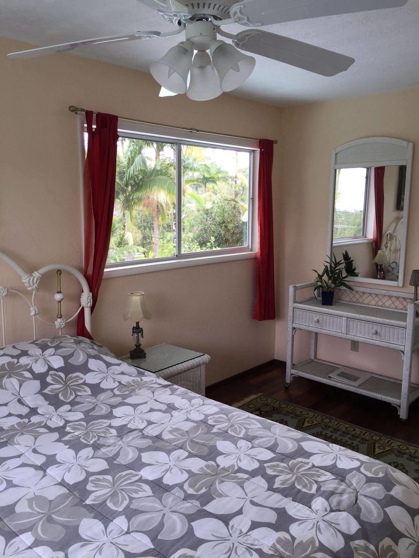 Lava Tree Tropic Inn Pahoa ภายนอก รูปภาพ