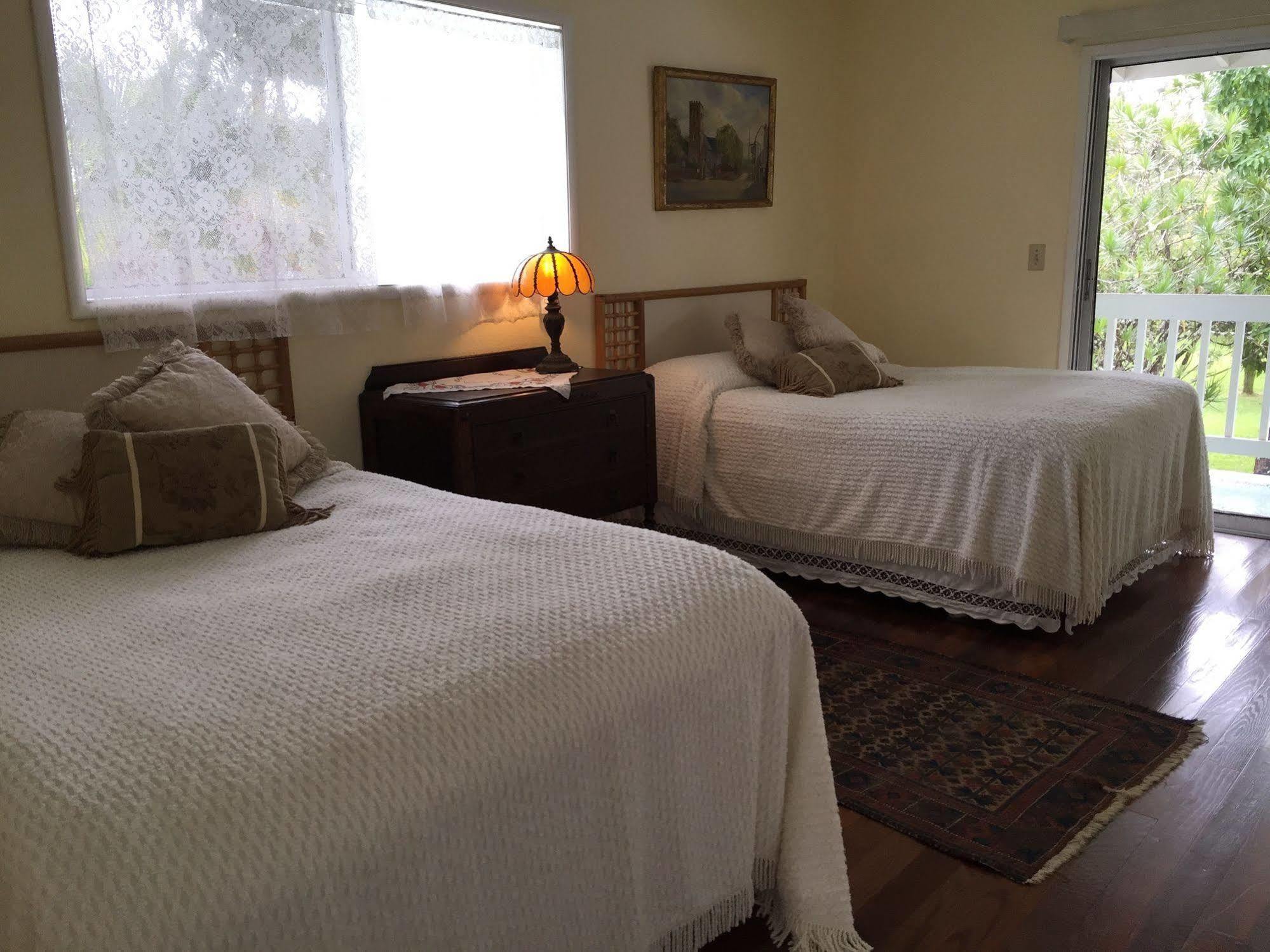 Lava Tree Tropic Inn Pahoa ภายนอก รูปภาพ